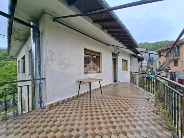 casa semindipendente in vendita a Vobbia in zona Arezzo