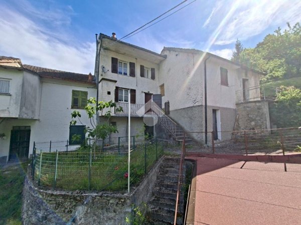 casa indipendente in vendita a Vobbia in zona Selva