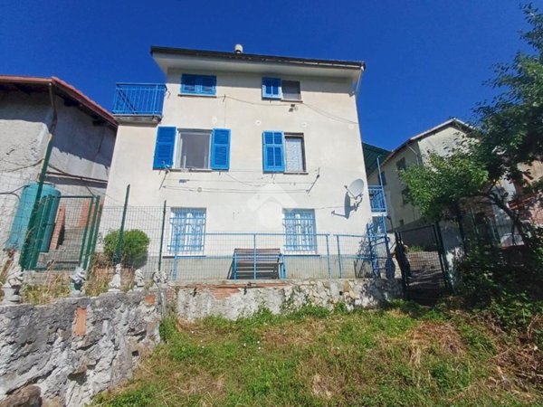 casa semindipendente in vendita a Vobbia in zona Vigogna