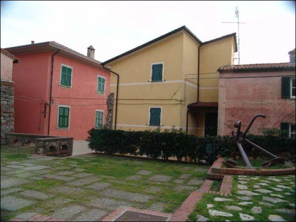 appartamento in vendita ad Ameglia in zona Montemarcello