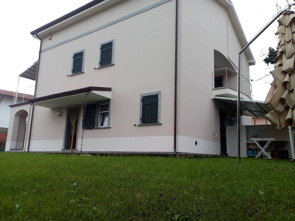 casa indipendente in vendita ad Ameglia in zona Fiumaretta