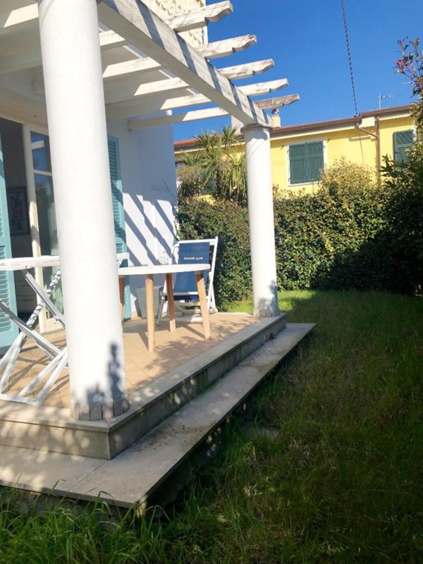 casa semindipendente in vendita ad Ameglia in zona Fiumaretta