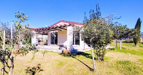 casa indipendente in vendita ad Ameglia in zona Fiumaretta