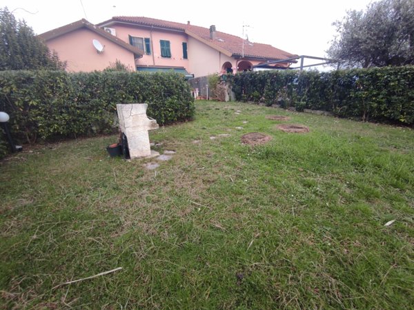 appartamento in vendita ad Ameglia in zona Fiumaretta