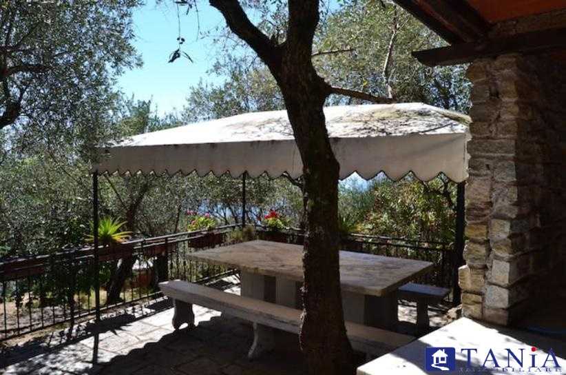 casa indipendente in vendita ad Ameglia in zona Montemarcello