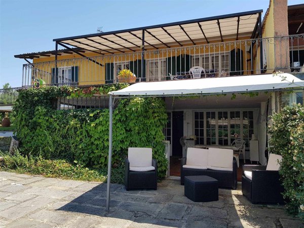 casa indipendente in vendita ad Ameglia in zona Fiumaretta