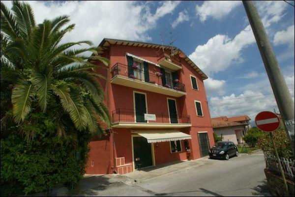 appartamento in vendita ad Ameglia in zona Cafaggio