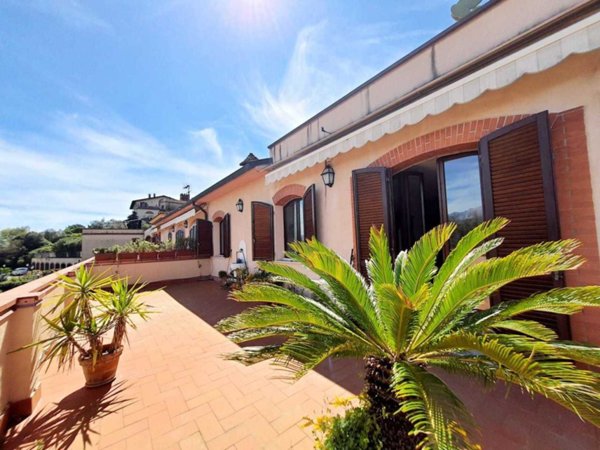 casa indipendente in vendita ad Ameglia in zona Cafaggio