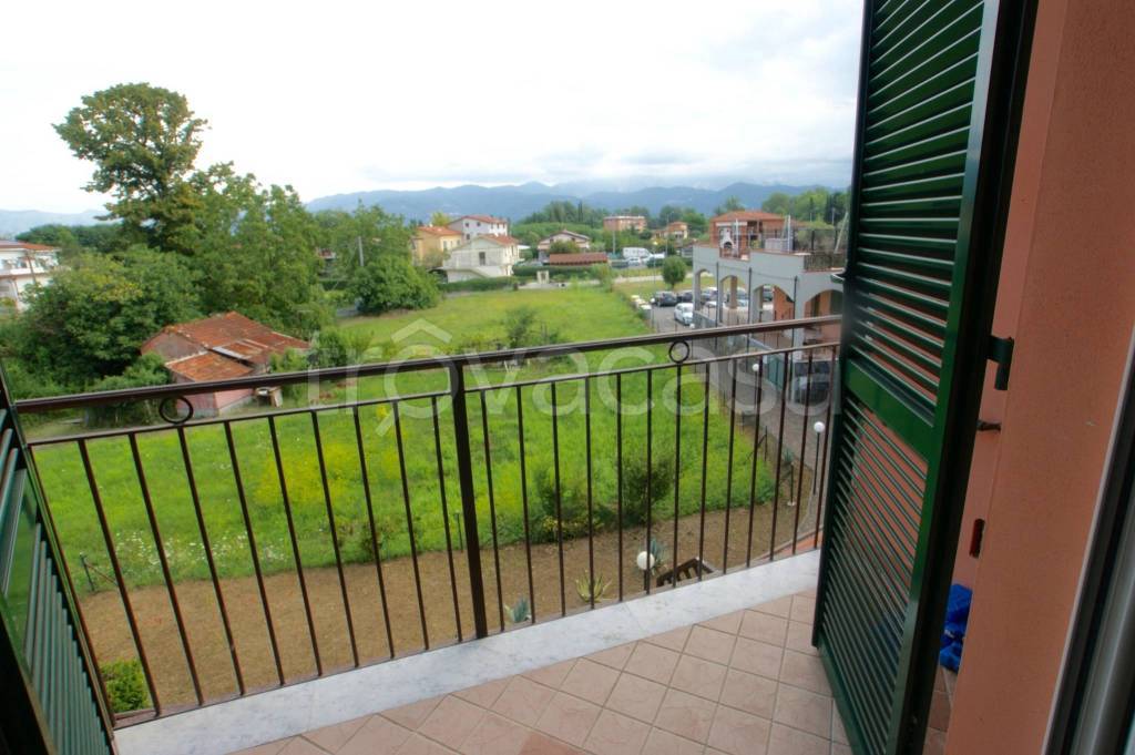 appartamento in vendita ad Ameglia in zona Bocca di Magra