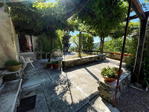 casa indipendente in vendita ad Ameglia