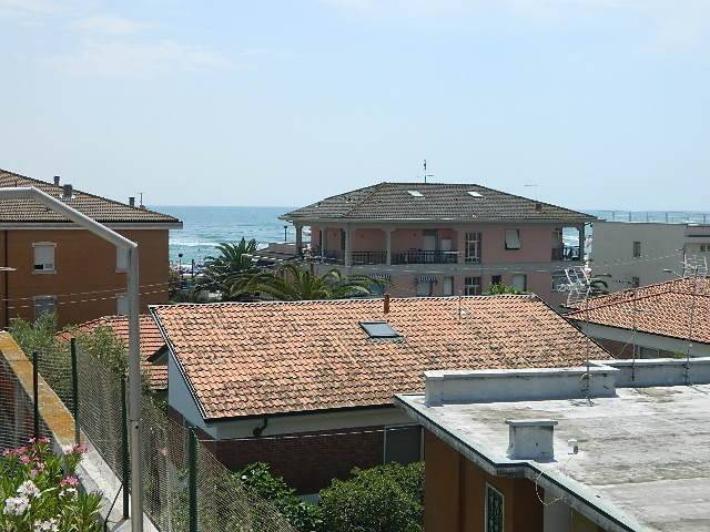 appartamento in vendita ad Ameglia in zona Fiumaretta