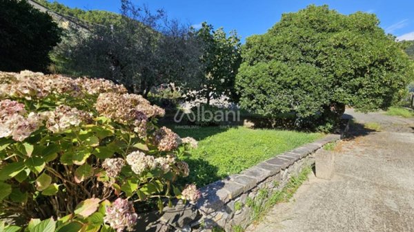 casa indipendente in vendita ad Ameglia in zona Fiumaretta
