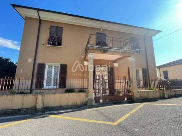 casa indipendente in vendita ad Ameglia in zona Bocca di Magra