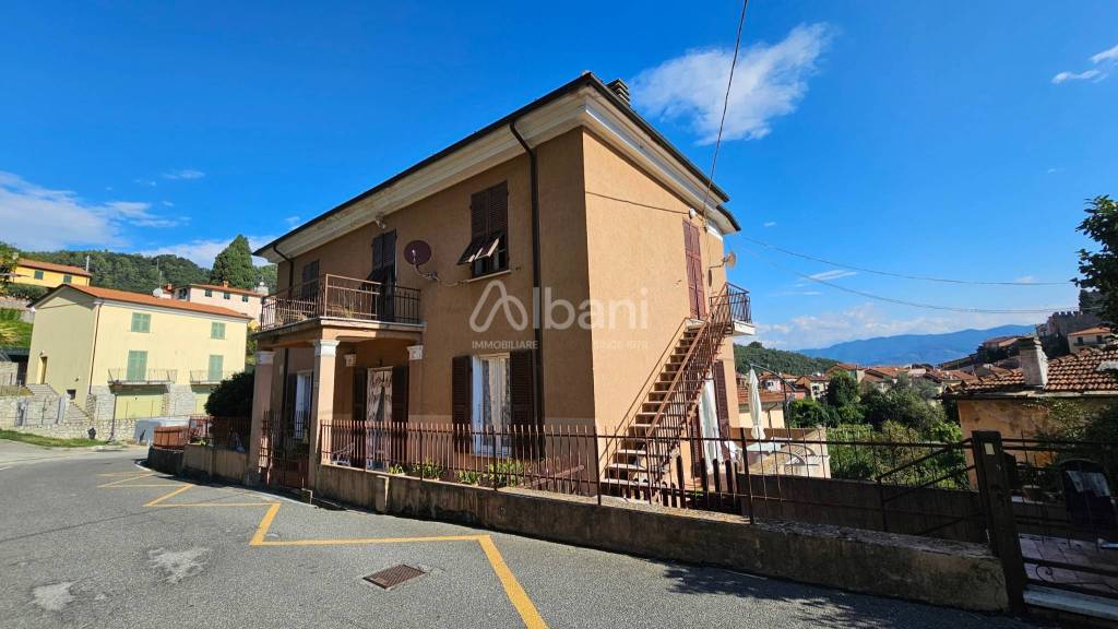 casa indipendente in vendita ad Ameglia in zona Bocca di Magra
