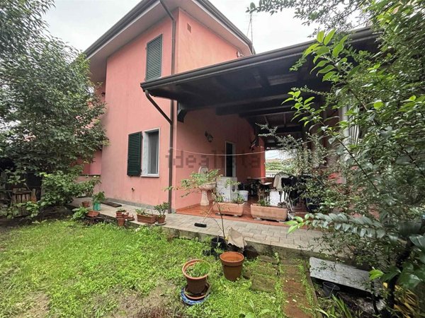 casa indipendente in vendita ad Ameglia in zona Cafaggio