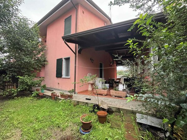 casa indipendente in vendita ad Ameglia in zona Cafaggio