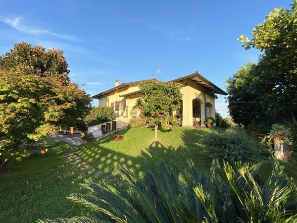 casa indipendente in vendita ad Ameglia