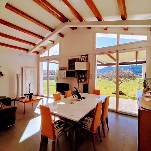 casa indipendente in vendita ad Ameglia in zona Fiumaretta