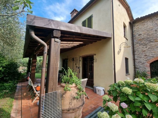 casa indipendente in vendita ad Ameglia in zona Bocca di Magra