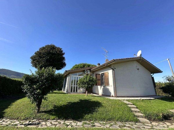 casa indipendente in vendita ad Ameglia in zona Cafaggio