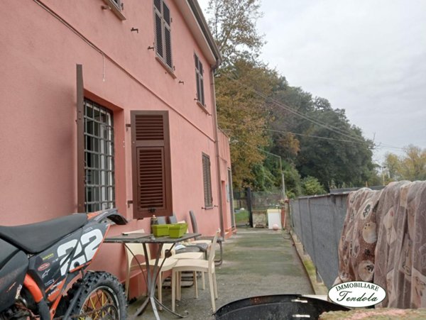 casa indipendente in vendita ad Ameglia in zona Bocca di Magra