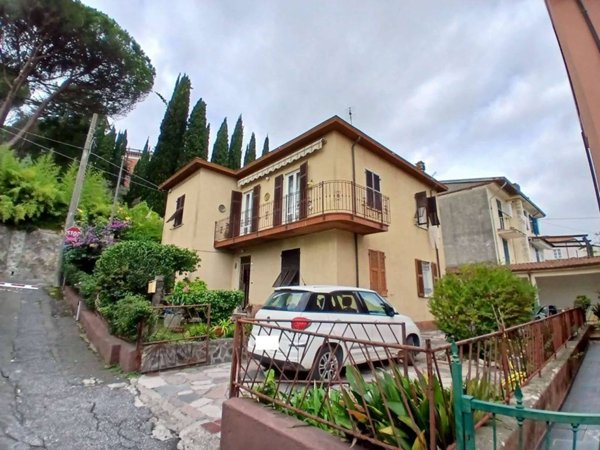casa indipendente in vendita ad Ameglia in zona Bocca di Magra