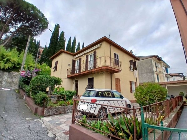casa indipendente in vendita ad Ameglia in zona Bocca di Magra