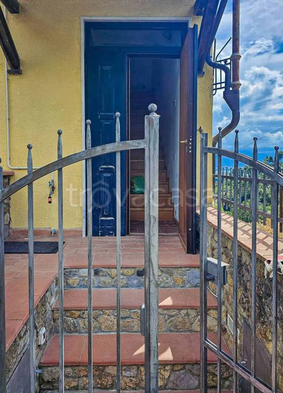 casa indipendente in vendita ad Ameglia in zona Montemarcello