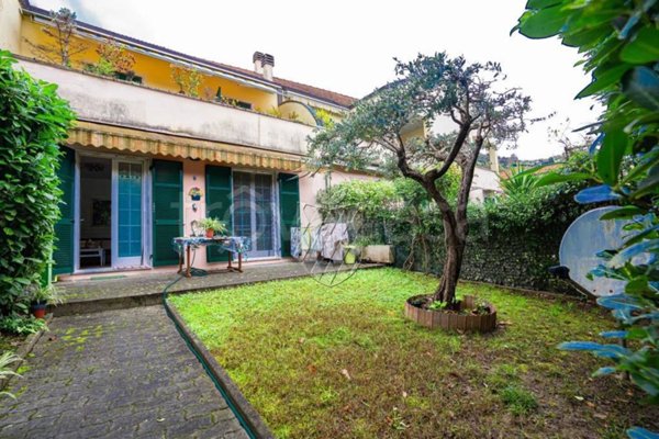casa indipendente in vendita ad Ameglia