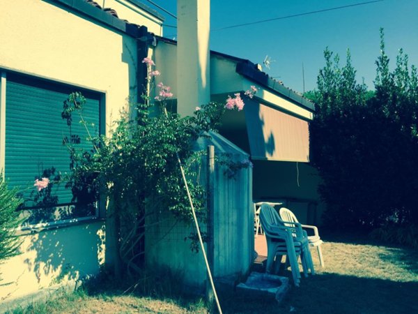 casa indipendente in vendita ad Ameglia in zona Bocca di Magra