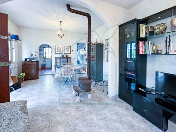 casa indipendente in vendita ad Ameglia in zona Montemarcello