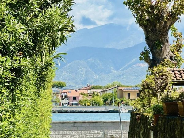 appartamento in vendita ad Ameglia in zona Bocca di Magra