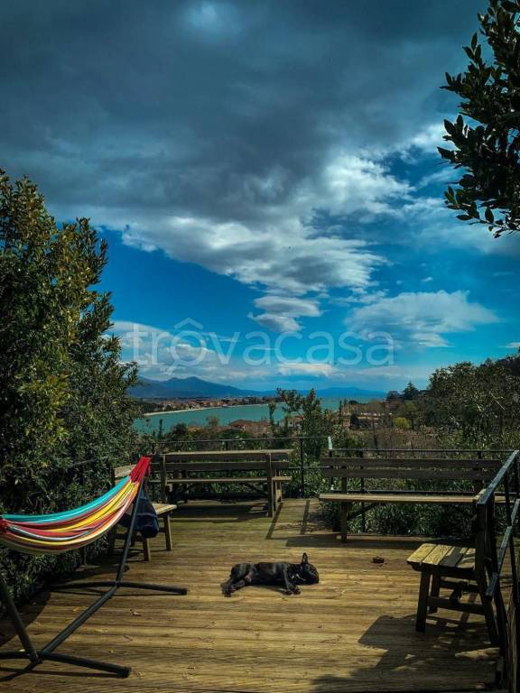 casa indipendente in vendita ad Ameglia in zona Bocca di Magra