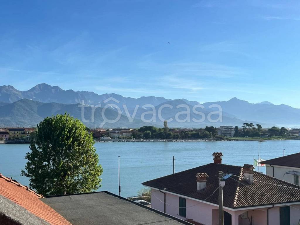 appartamento in vendita ad Ameglia in zona Bocca di Magra