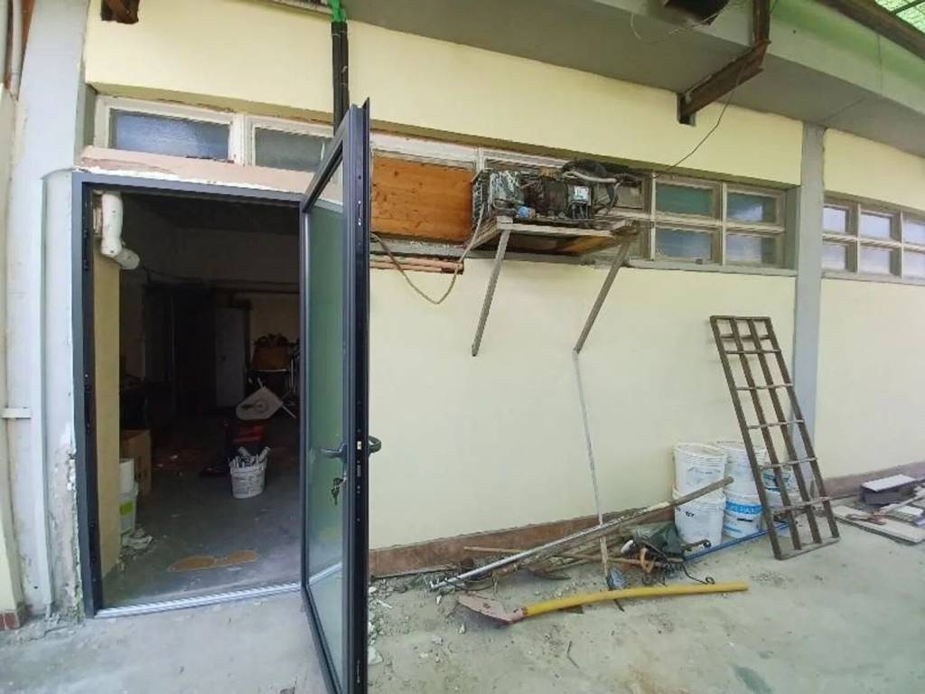 negozio in vendita ad Ameglia in zona Bocca di Magra