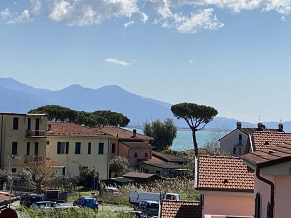 appartamento in vendita ad Ameglia in zona Bocca di Magra