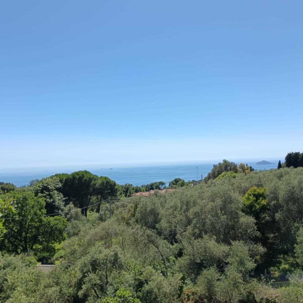 casa indipendente in vendita ad Ameglia in zona Montemarcello