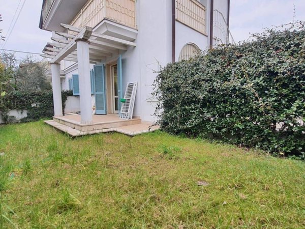 appartamento in vendita ad Ameglia in zona Fiumaretta