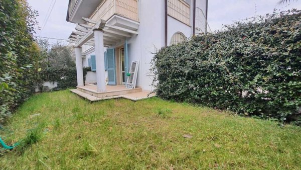 casa indipendente in vendita ad Ameglia in zona Fiumaretta