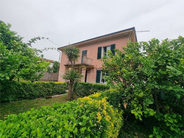 casa indipendente in vendita ad Ameglia in zona Bocca di Magra