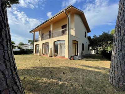 casa indipendente in vendita ad Ameglia in zona Fiumaretta