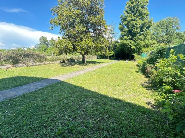 casa indipendente in vendita ad Ameglia in zona Bocca di Magra