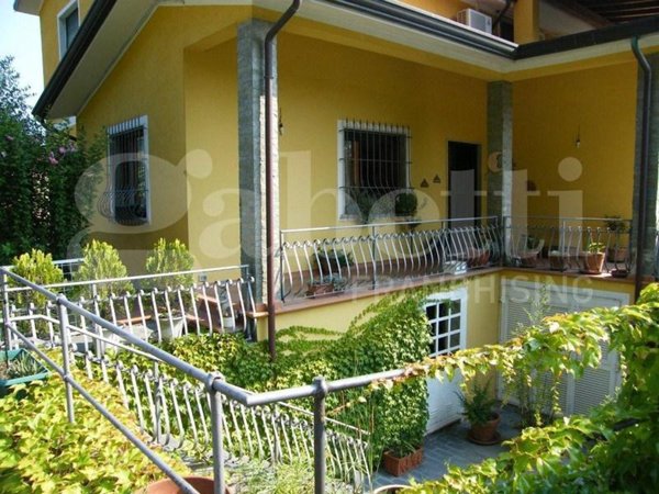 casa indipendente in vendita ad Ameglia in zona Cafaggio