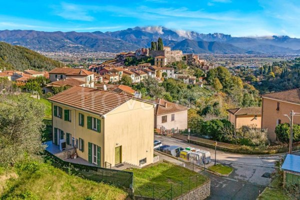 casa indipendente in vendita ad Ameglia