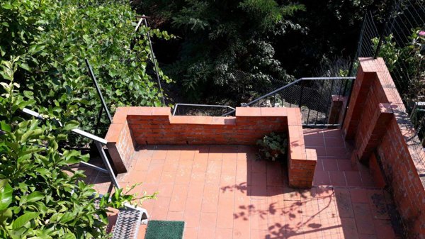intera palazzina in vendita ad Ameglia in zona Montemarcello