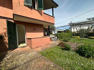 casa indipendente in vendita ad Ameglia in zona Bocca di Magra