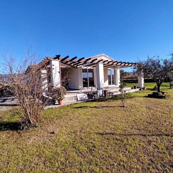 casa indipendente in vendita ad Ameglia in zona Fiumaretta