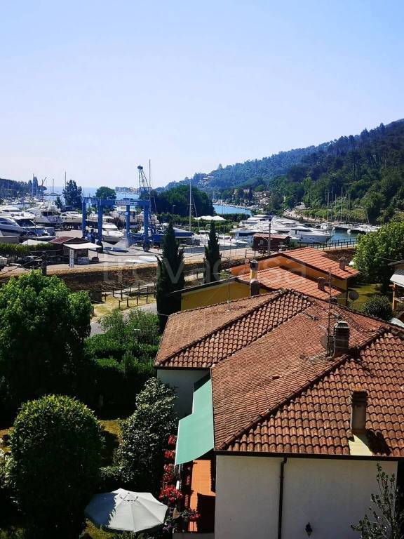 appartamento in vendita ad Ameglia in zona Bocca di Magra