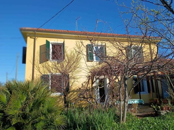 casa indipendente in vendita ad Ameglia