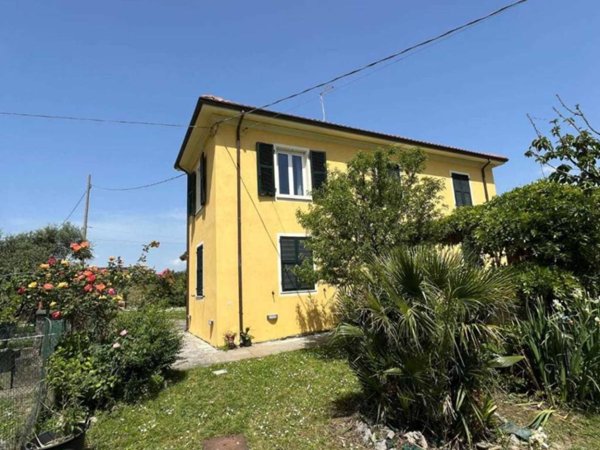casa indipendente in vendita ad Ameglia